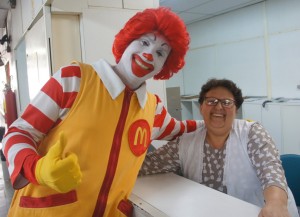 Encerrando, Ronald MacDonald visitou pacientes e funcionários